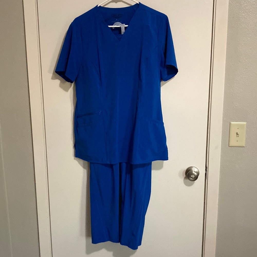 allura Scrub Set
